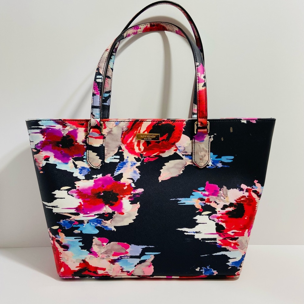 KATE SPADE ♠️ floral bag you are going to love. CUTE for any occasion. Like New - Picture 9 of 11